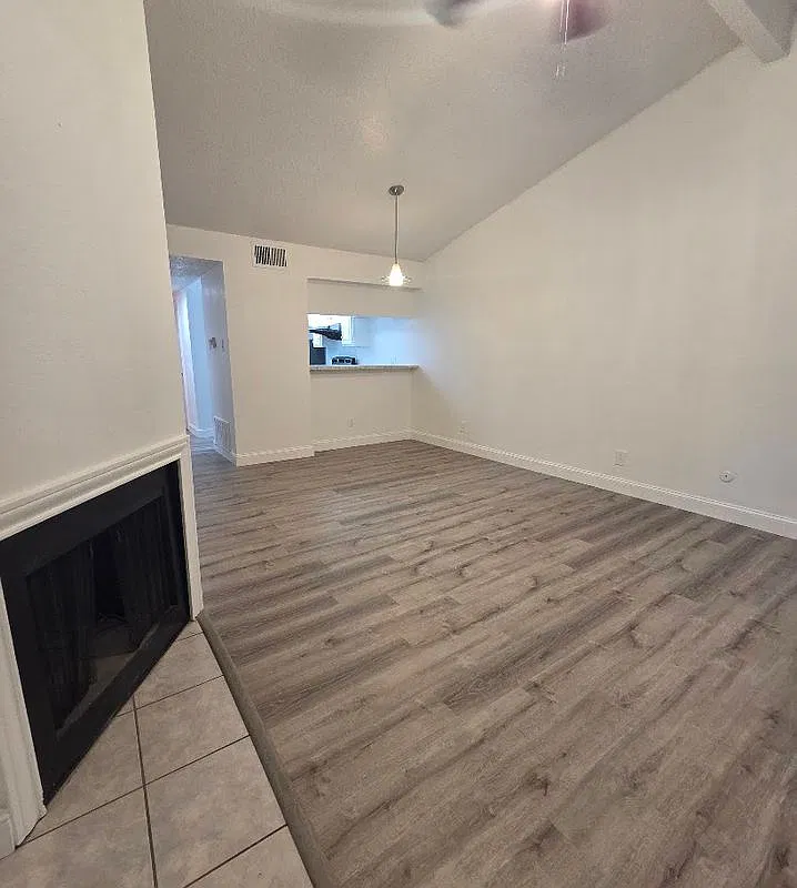 2 bed, 2.0 bath, 1035 sqft, $1,495 — Photo 2