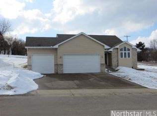 550 N State Ave, Le Center, MN 56057