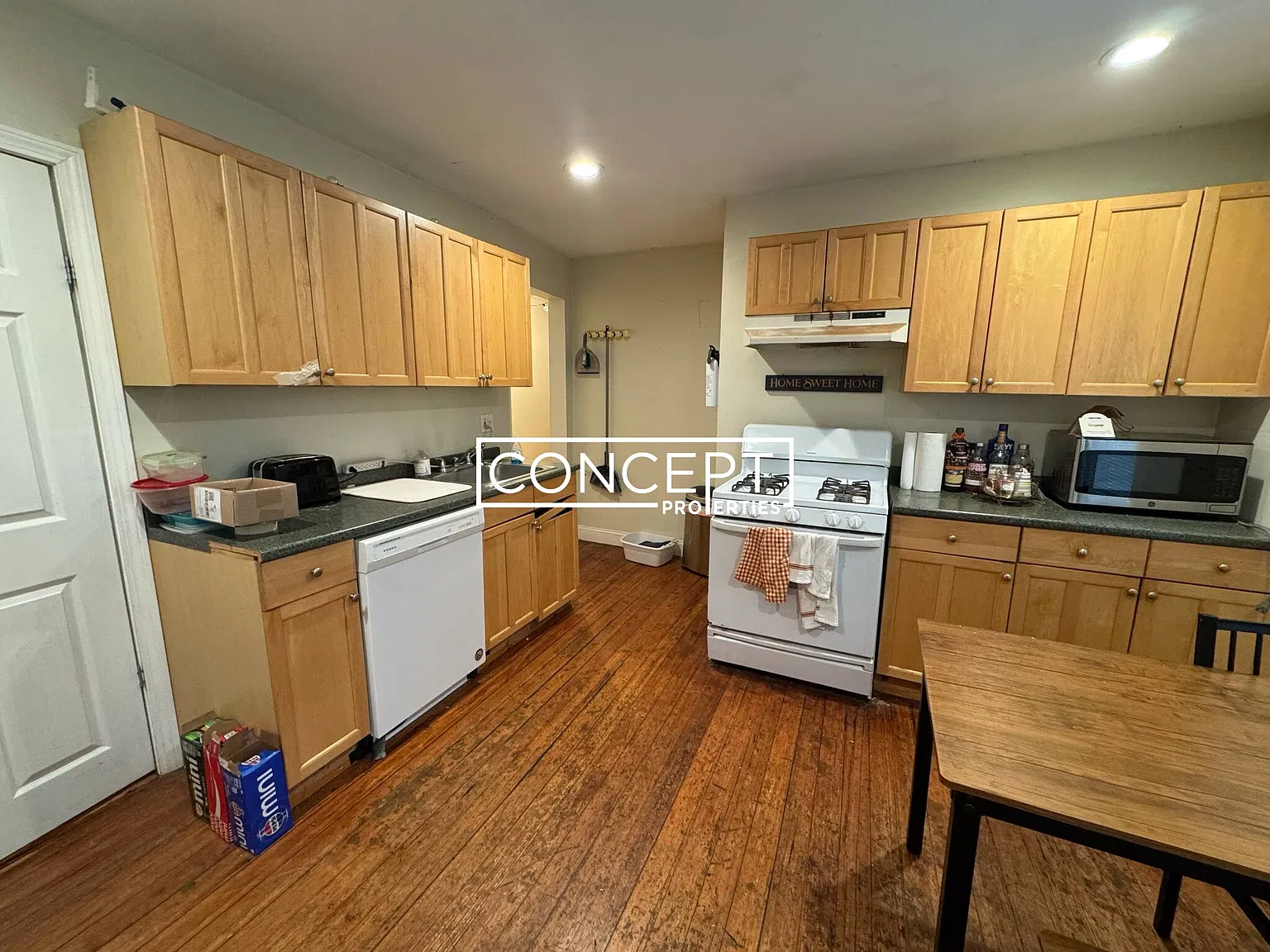3 bed, 1.0 bath, $4,400 — Photo 2