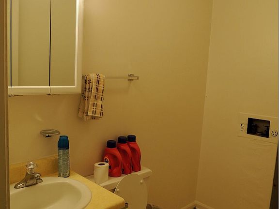 Half bath with w/d hookup
