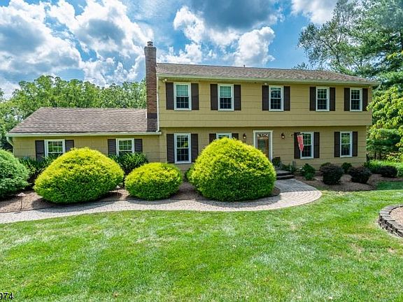 3rd image of 219 Grandview Dr
