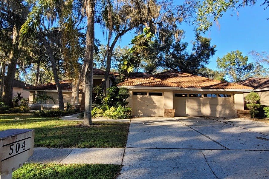 1st image of 504 Stratfield Dr
