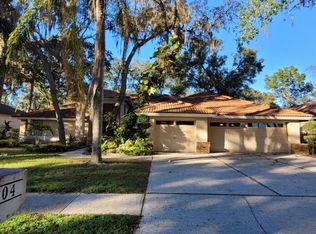 504 Stratfield Dr, Lutz, FL 33549