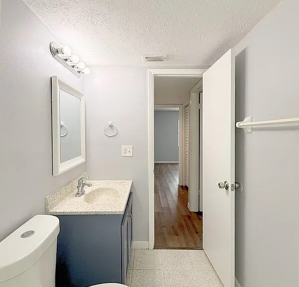 11705 North Dr #B — Photo 32