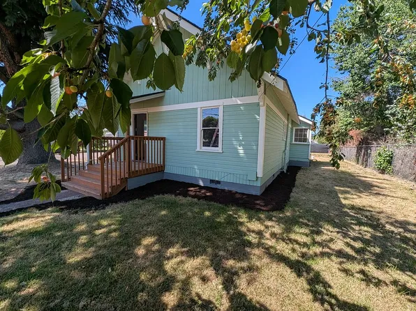 1201 E 11th St, Newberg, OR 97132