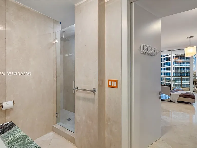 50 S Pointe Dr #903 — Photo 26