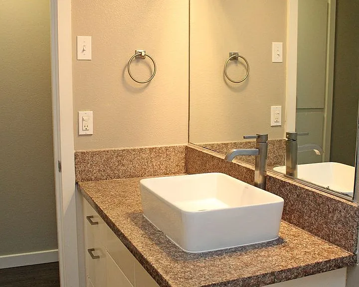 9222 N Lombard St — Photo 24