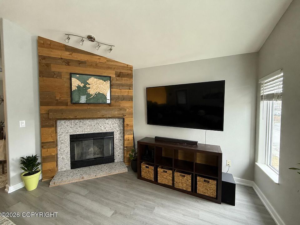 2nd image of 4033 Sycamore Loop