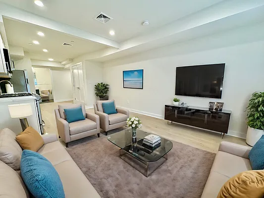 Rented by Amorelli Realty | media 11