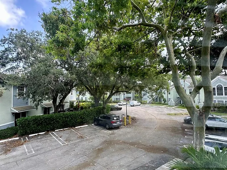 1050 Crystal Way #H — Photo 40