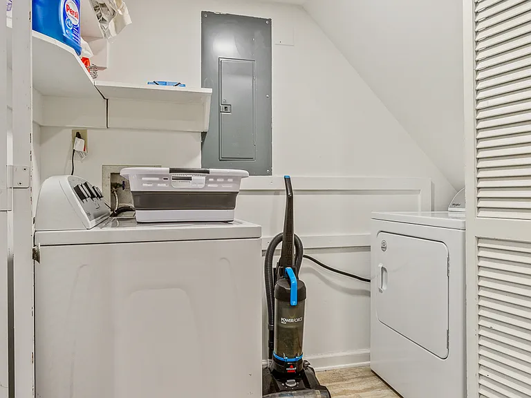 3987 Allenwood Way — Photo 22