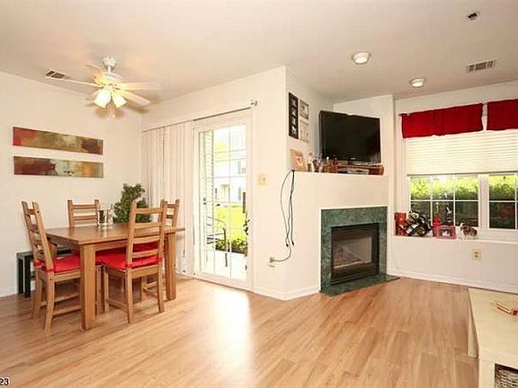 5th image of 109 Cambridge Ct #109