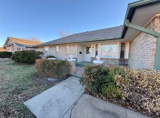 5928 NW 71st St, Warr Acres, OK 73132