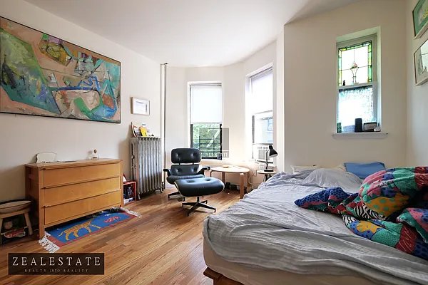 Rented by ZealEstate Group Inc | media 30