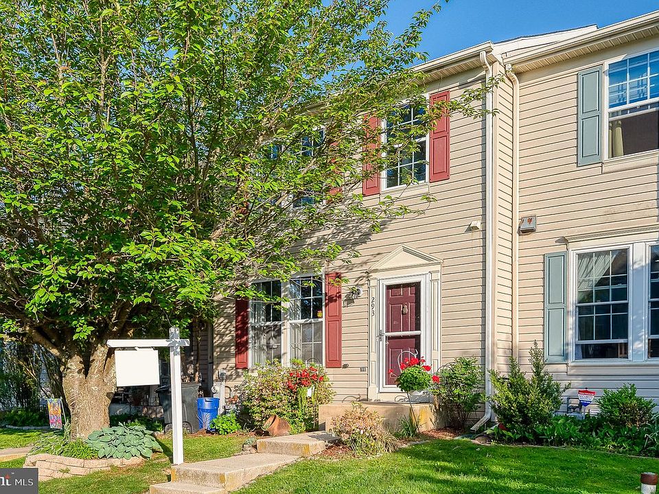 1st image of 293 Spencer Cir
