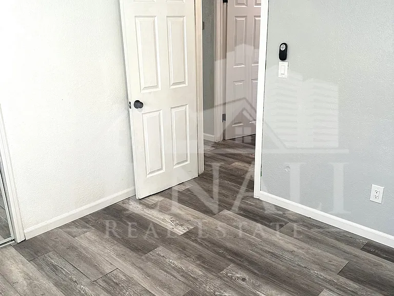 216 E Carol Ave — Photo 17