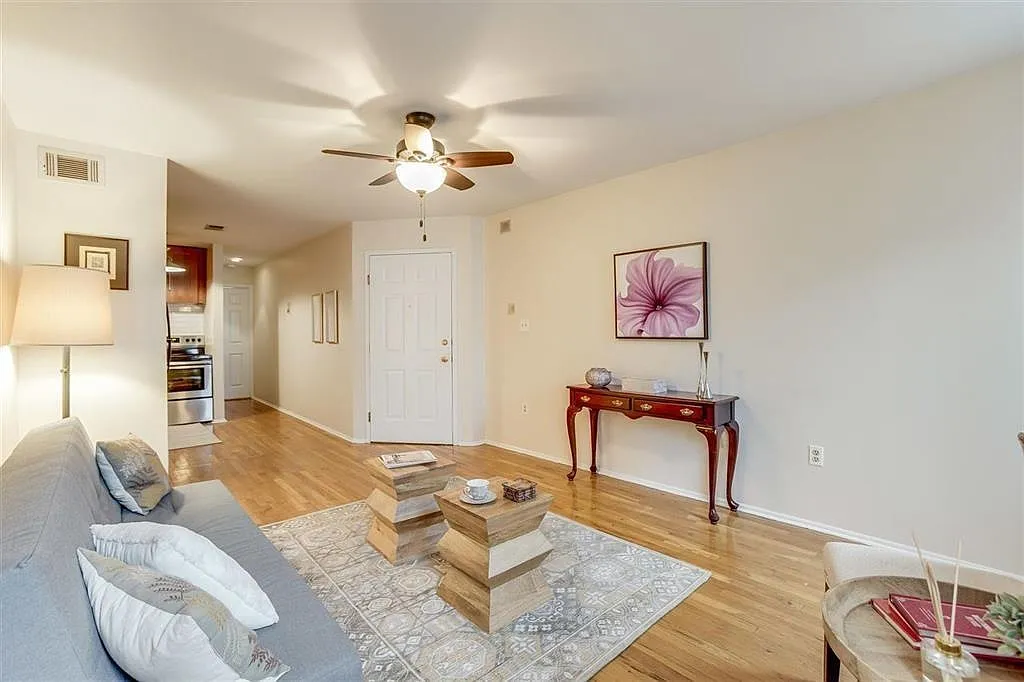 Building Photo - 330 Monroe St #2L