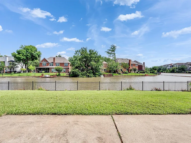 1127 Gloria Ct — Photo 32