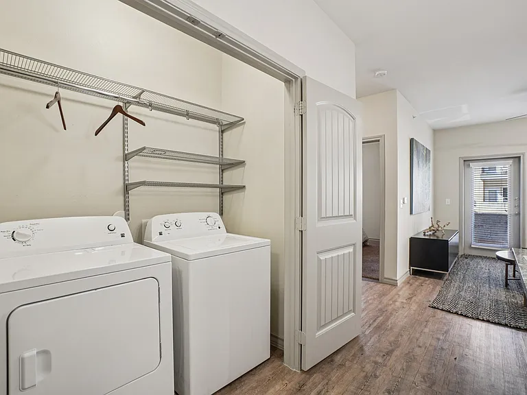 Mercer Crossing Apartments — Photo 10