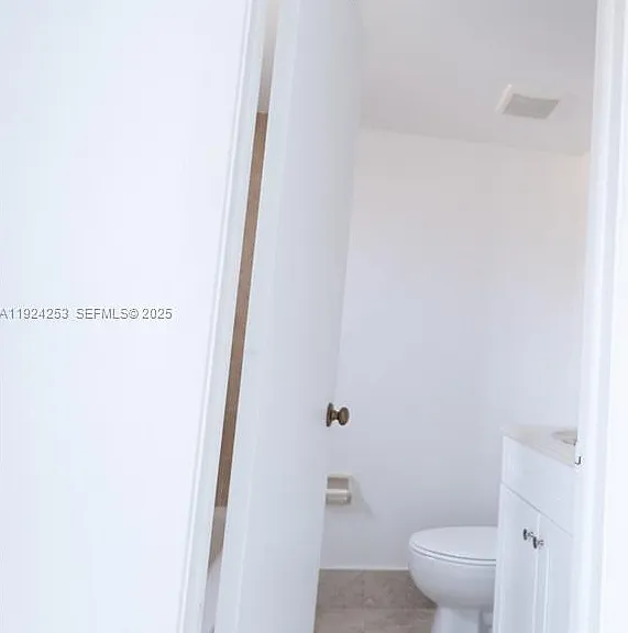 5300 W 21st Ct #311 — Photo 8