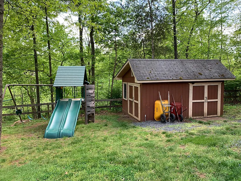 118 Lakeland Dr — Photo 38