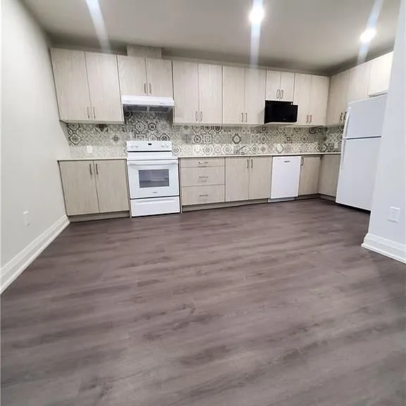 307 King St E #303 — Photo 2