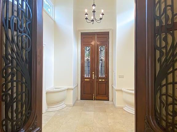 5th image of 10 S Briar Hollow Ln Unit 16