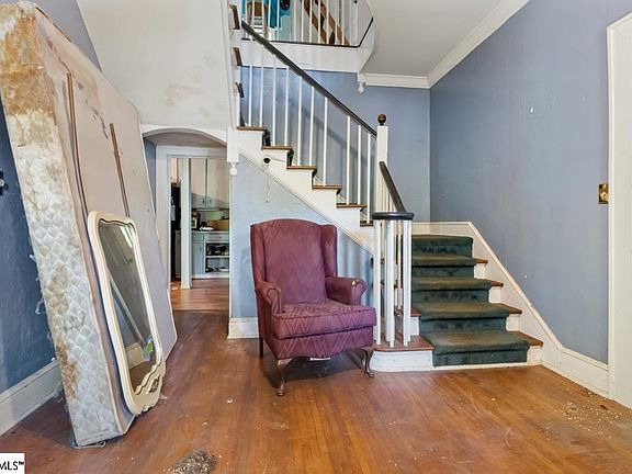 4th image of 204 W Farley Ave