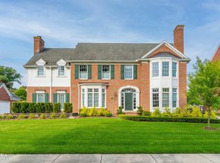 825 Bishop Rd, Grosse Pointe Park, MI 48230