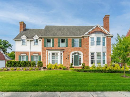 825 Bishop Rd, Grosse Pointe Park, MI 48230