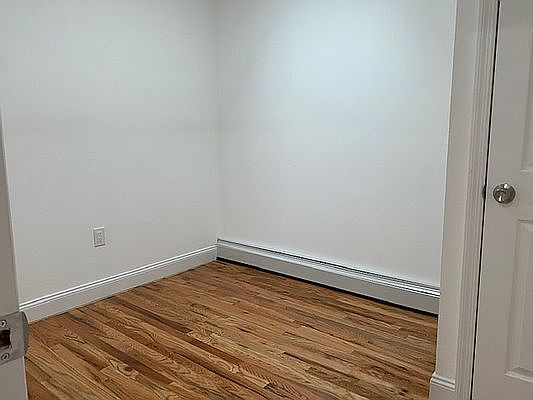 3rd image of 934 E 79th St Floor 2