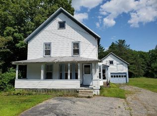 26 Farmington Rd, Strong, ME 04983