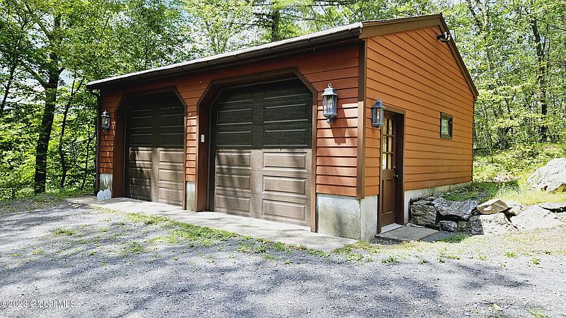 4th image of 551 Manor Rock Road