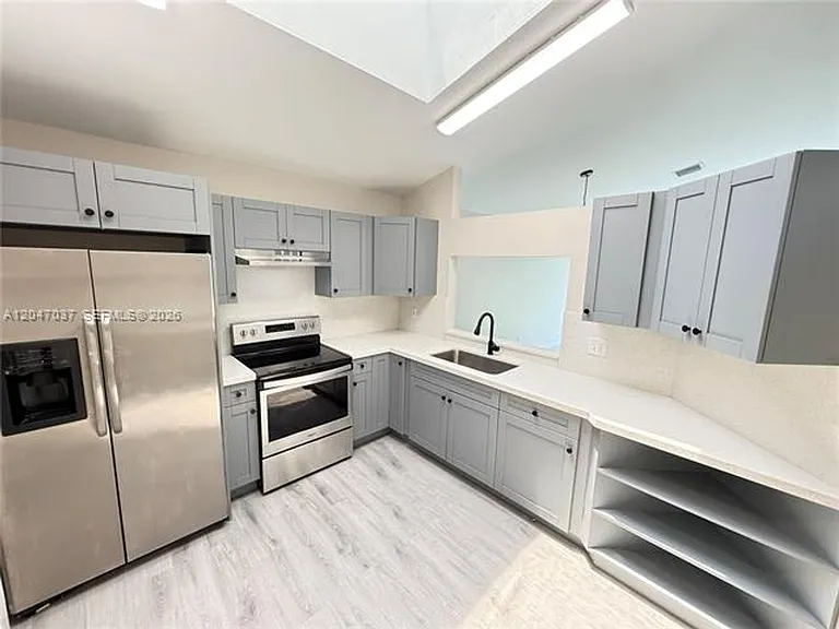 10113 SW 223rd Ter #10113 — Photo 5