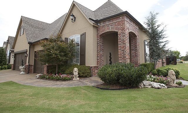 Exquisite Villa with 3-Car Garage