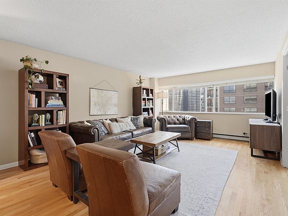 4th image of 1415 N Dearborn St APT 14C