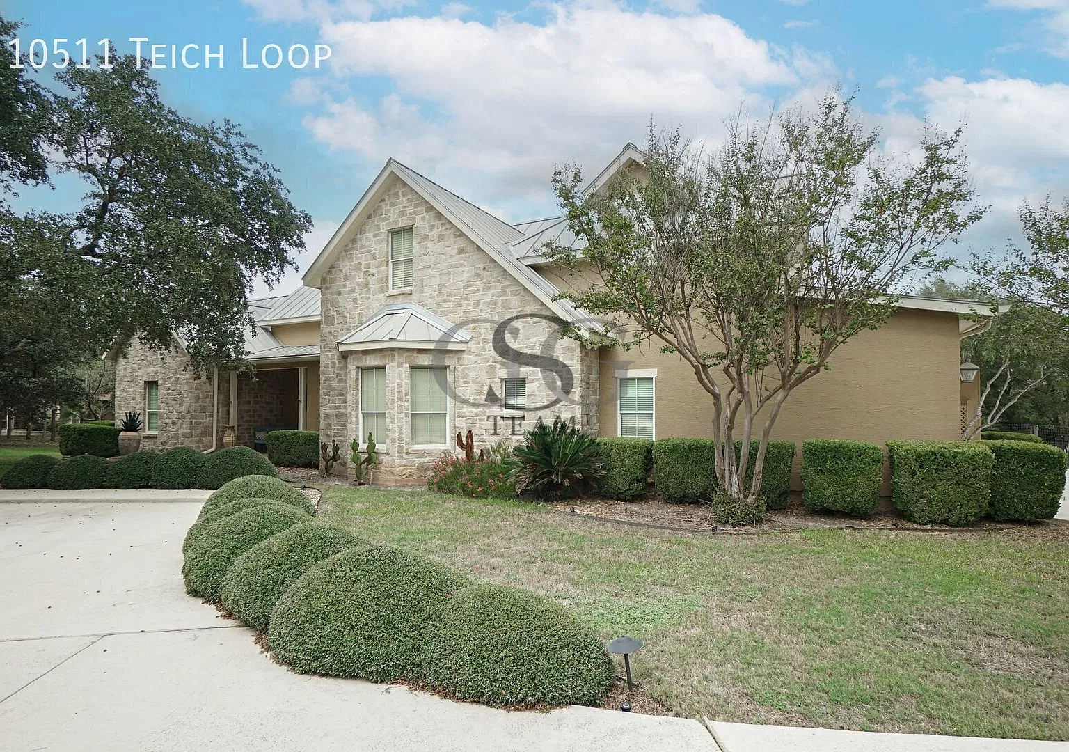 Hill Country living with gated privacy in Rockwall Ranch. — Photo 1