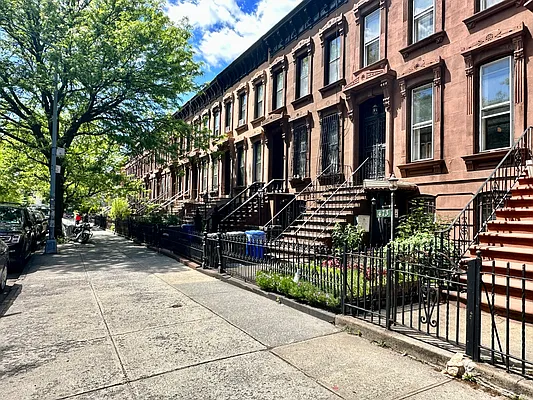 Rented by Hagstrom Management Inc | media 18