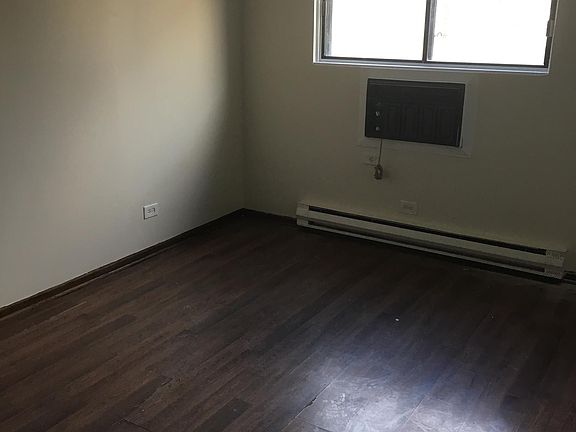 3rd image of 4119 Jennifer Ln APT 2D