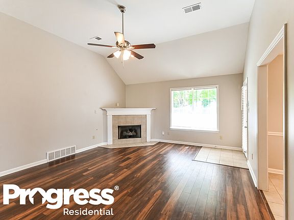 3rd image of 120 Brookwood Cir