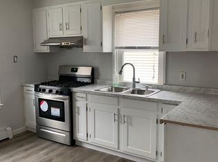 54 Hawthorne Ave FLOOR 2, Cranston, RI 02910