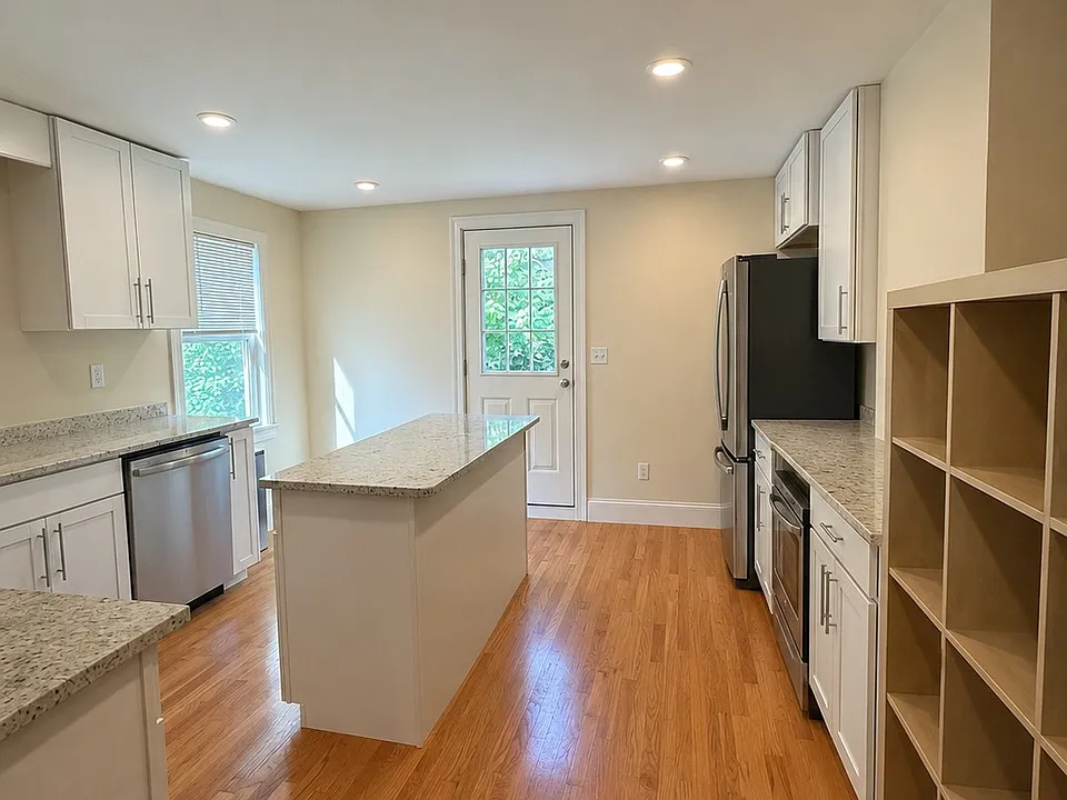 30 Willow St