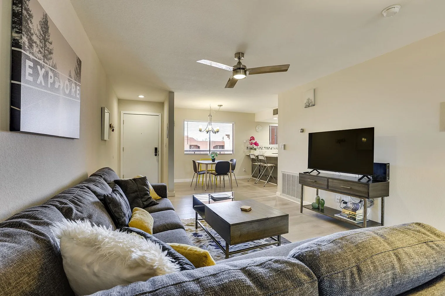 1 bed, 1.0 bath, 839 sqft, $2,161 — Photo 3
