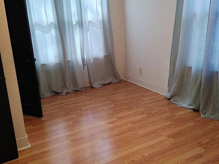 551 Glenmore Ave — Photo 4