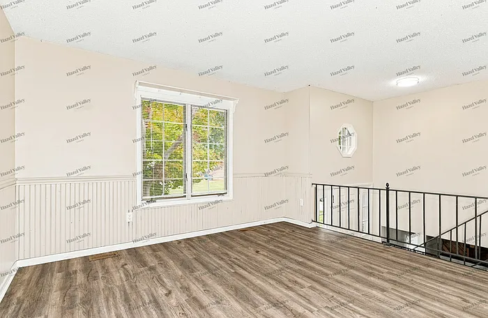 3 bed, 1.0 bath, 820 sqft, $1,720 — Photo 4