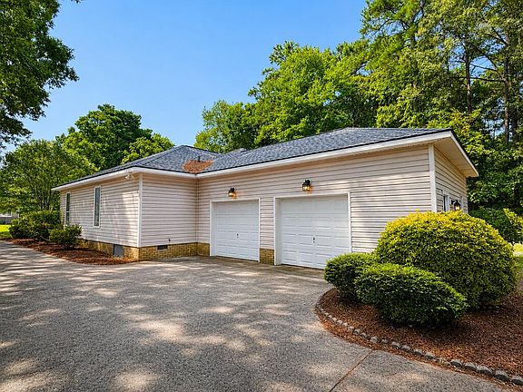 3rd image of 26055 Colonial Dr