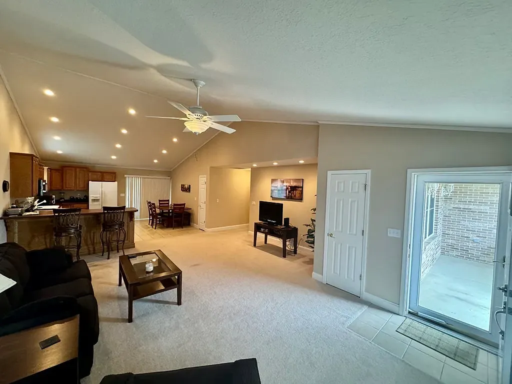 3 bed, 1650 sqft, $1,795 — Photo 2