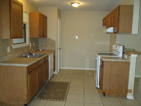 2nd image of 2403 Westlake Cir N