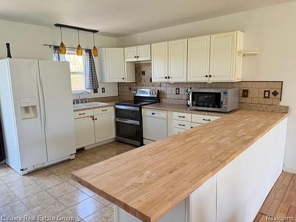 3rd image of 3579 Miller Rd