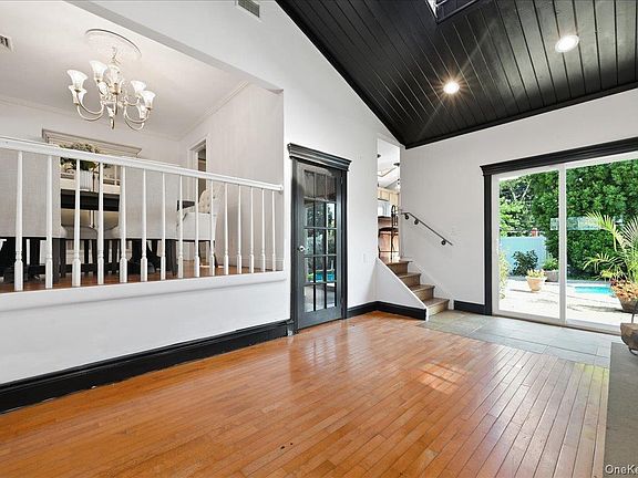 5th image of 2891 Montgomery Street